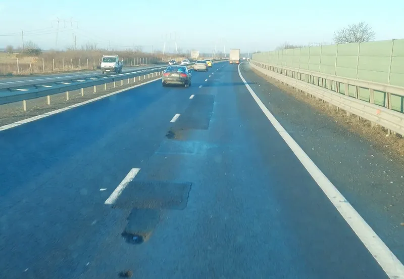 Plin de gropi pe Autostrada București - Pitești - Foto: Facebook / Rom&acirc;nia Fără Gropi
