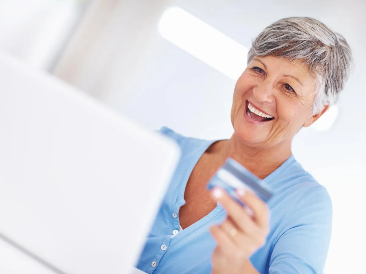 Pensionară la pensie - Foto: Freepik