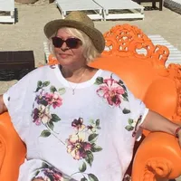 Mirabela Dauer, audiată de DNA. Ar fi primit de la generalul Zisu un loc de veci militar - Foto: Facebook/Mira Dauer