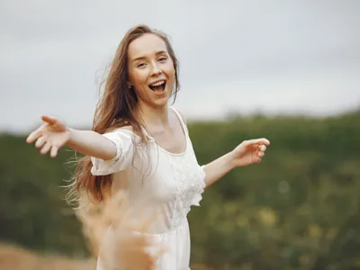 Femeie fericită - Foto: Pexels (Imagine cu rol ilustrativ)