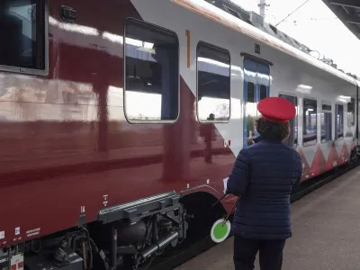 Rușinos! Vacanță cu trenul pe Litoral? Cel mai rapid face 20 de ore de la Satu Mare la Mangalia, costă 371 lei
