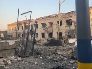 Rusia a bombardat o închisoare și o maternitate din Zaporojie. 18 morți și peste 40 de răniți - Foto: X/ @aborealis940