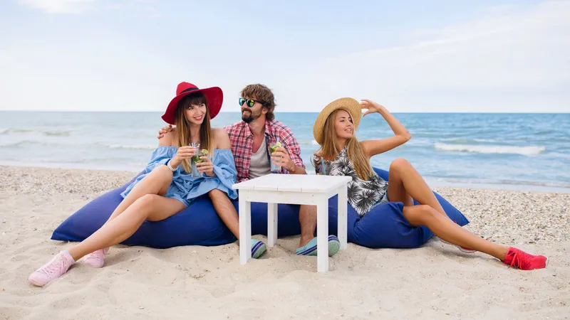 Românii își rezervă vacanțele pe litoral în regim last minute. Cât costă un sejur la mare în România - Foto: Freepik (Imagine cu rol ilustrativ)