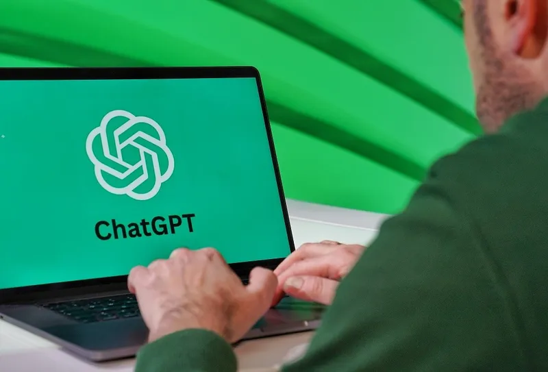 barbat laptop chat gpt