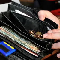 Moneda cu o mamă și fiul ei care valorează mii de euro. De ce este atât de scumpă? - Foto:Profimedia Images (rol ilustrativ)