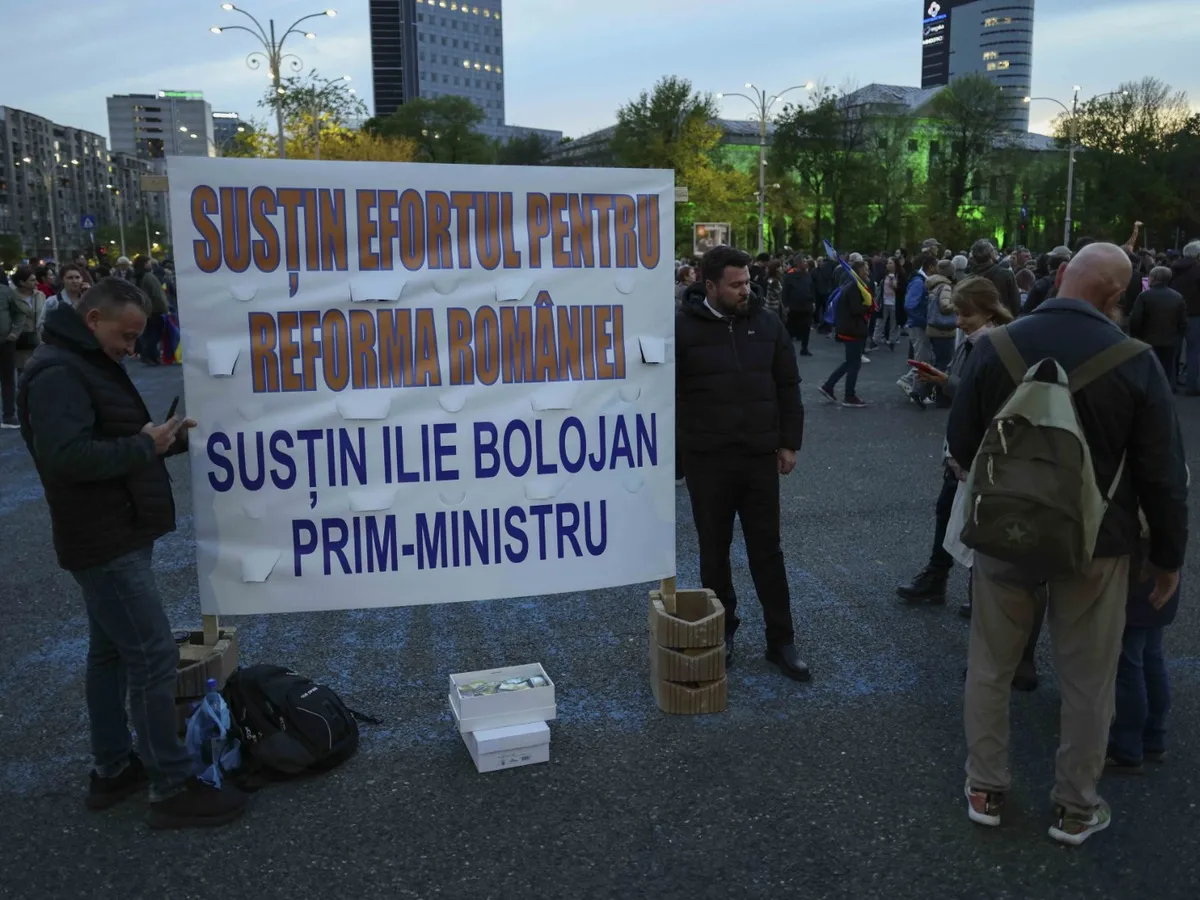 Protest la Piaţa Victoriei, în sprijinul lui Ilie Bolojan - Foto: INQUAM PHOTOS/Octav Ganea