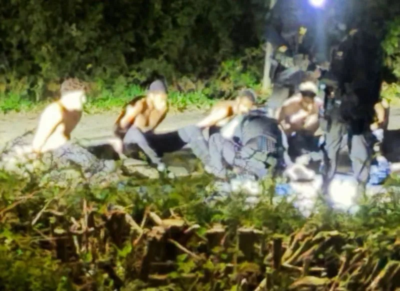 Bărbați arestați sub suspiciunea de terorism - Foto: BBC