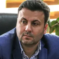 Directorul general regional al Direcției Regionale de Drumuri și Poduri (DRDP) Craiova, Bogdan Bratu, este cercetat pentru înșelăciune după ce și-ar fi falsificat diplomele de studii. / Foto: realitatea.net
