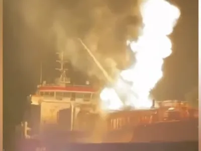 Nava lovită de dronă - Foto: Youtube - Captura foto