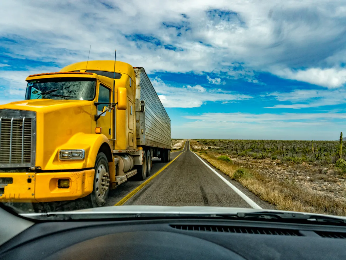 A vrut să fure un camion, l-a pornit, dar nu a știut să meargă cu el - Foto: Freepik (Imagine cu rol ilustrativ)