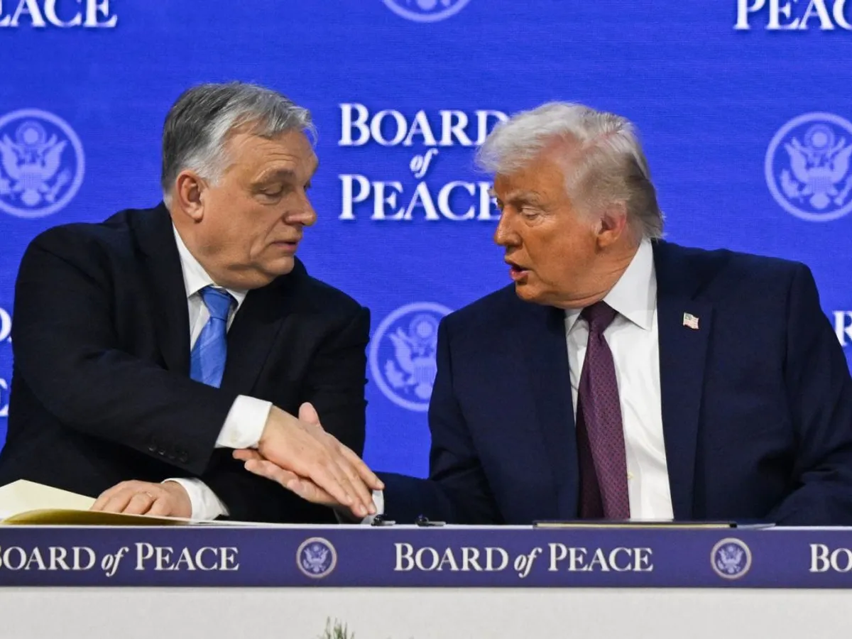 Viktor Orban şi Donald Trump, complimentându-se reciproc, la Consiliul Păcii - Foto: Profimedia Images