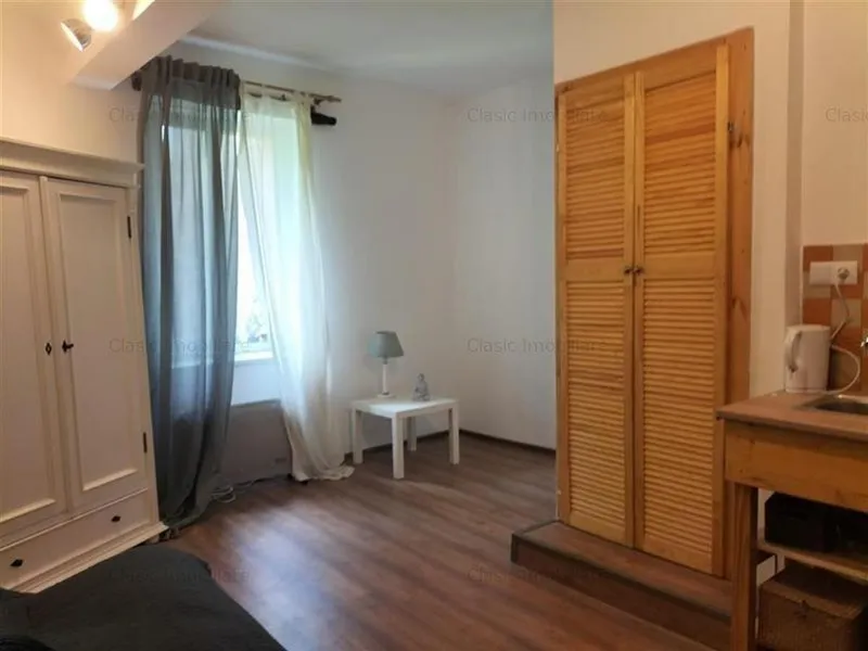 Nouă ofertă de nerefuzat în Cluj: Garsonieră de 16 mp, cu baie tip „dulap”, de vânzare cu 52.000 €. - Foto: stiridecluj.ro