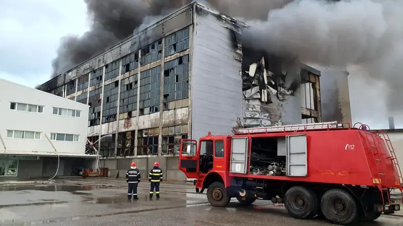 Concluzie în cazul incendiului de la incineratorul de deșeuri de la Brazi: foc pus intenționat. / Foto: gandul.ro