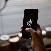 Comisia Europeană, ordin de îngheţare a datelor de pe TikTok despre alegerile din România - Foto: Profimedia Images