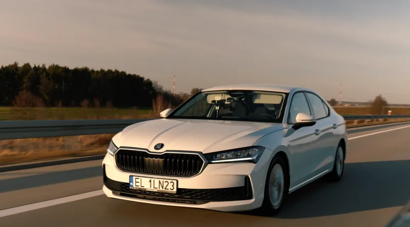 O Skoda Superb TDI a stabilit un nou record de autonomie de 2.831 km cu un plin - Foto: Skoda