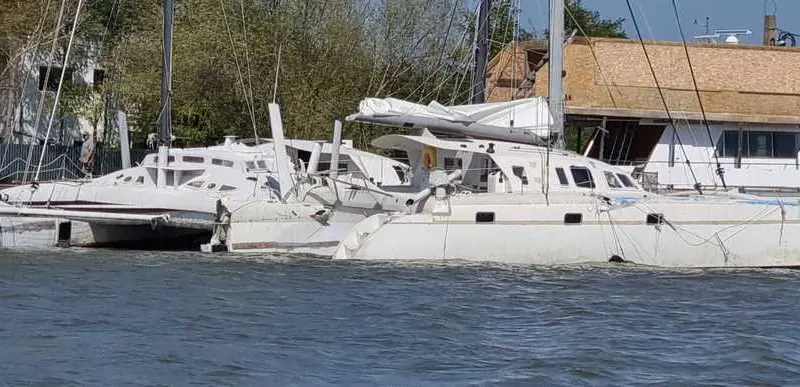 Trafic perturbat pe canalul Sulina: o navă încărcată cu grâu a lovit trei catamarane staţionate. / Foto: news.ro