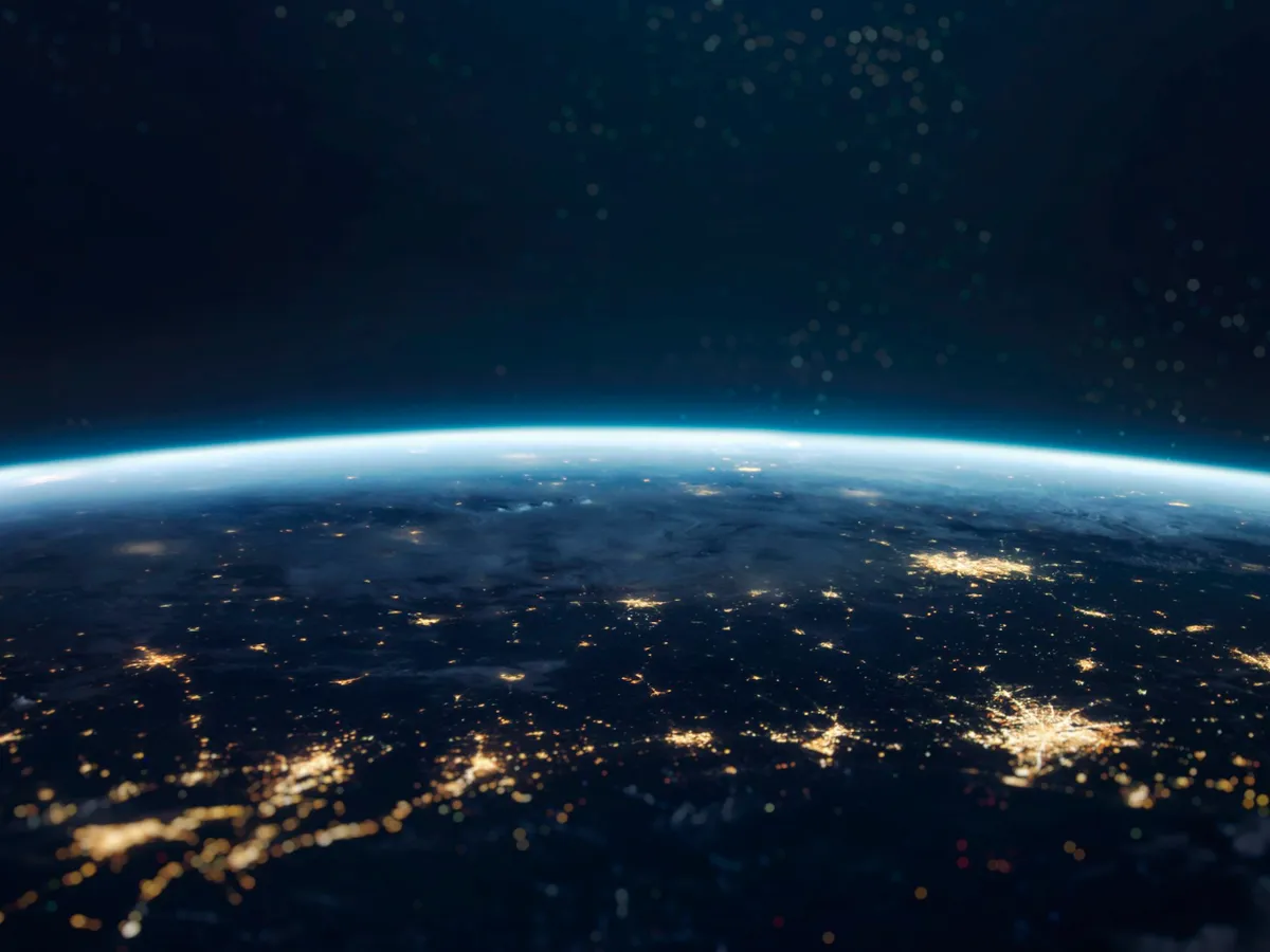 Anomalia magnetică a Pământului se extinde rapid, risc major de defecțiuni și blocaje ale sateliților