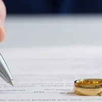 Când s-a întors, la familie, de la muncă din Anglia, un bărbat era divorțat. Nevasta se recăsătorise