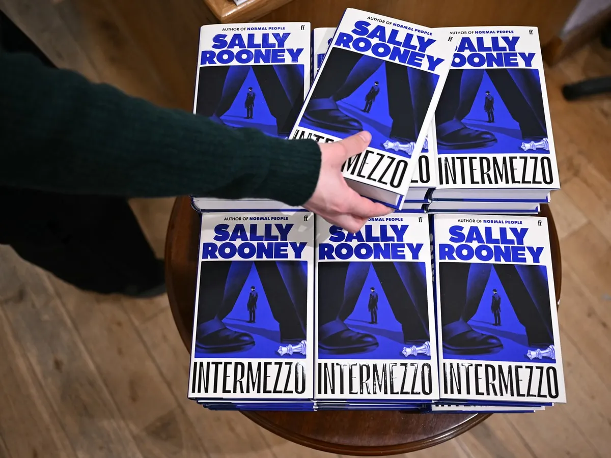 Cărţile cunoscutei scriitoare irlandeze Sally Rooney, interzise în Marea Britanie - Foto: Profimedia Images (Imagine cu rol ilustrativ)