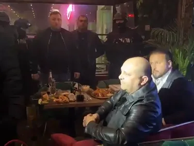 Polițiștii i-au săltat pe Carani de la o petrecere Foto: captură video Youtube