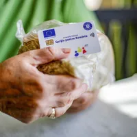 De ce întârzie plata pe cardurile de alimente câteva zile? Pensionarii cu venituri mici, afectați - Foto: INQUAM PHOTOS / Raul Giuglea