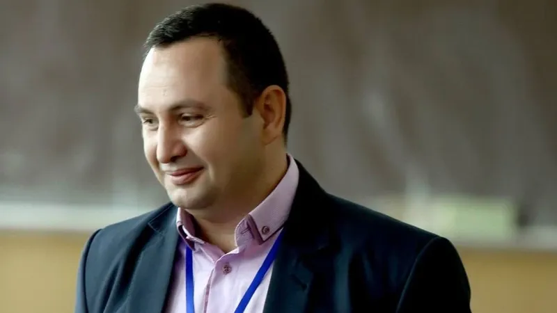 Demagogia unui inspector școlar consilier PSD cu 5 venituri - Foto: Facebook