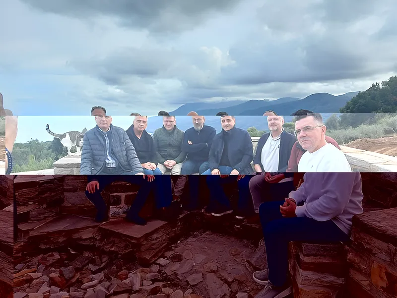 Senatorul AUR, Vlăescu Virgiliu (al patrulea din stânga) la o deplasare la muntele Athos cu George Simion și alți membri ai AUR. Sursă foto: Facebook