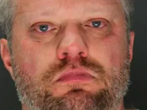 Cianură, o aventură și un complot organizat din închisoare pentru a ucide un detectiv. Cazul dentistului care și-a otrăvit soția