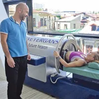 Unul dintre aparatele folosite de Paul Sittner pentru recuperare se numește VACUMED și a fost inventat de NASA pentru astronauți