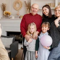 Cine trebuie să te întrețină la pensie? Care rude sunt obligate să aibă grijă de pensionari Foto: Freepik (fotografie cu caracter ilustrativ)