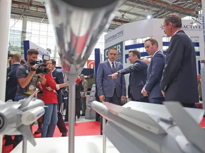 Ministrul Apărării, Mihai Fifor, trage sforile pentru a controla toată industria românească de armament