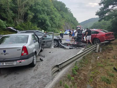 Accident cu 3 mașini și 10 răniți, în Bulgaria. Un român cu un VW Touareg a depășit aiurea - Foto: nova.bg