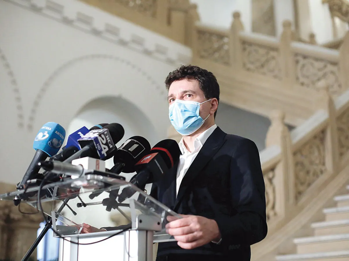 Primarul Nicușor Dan a anunțat că va continua să plătească indemnizația de 500 de lei oamenilor cu dizabilități - Foto: INQUAM PHOTOS/ George Călin