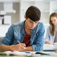 Elev luat cu salvarea de la Evaluarea Națională. „A pus capul pe masă și nu a mai reacționat” - Foto: Arhivă / imagine cu caracter ilustrativ