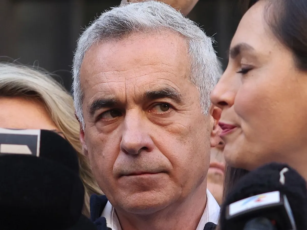 Călin Georgescu, pe când îşi depunea dosarul de candidatură - Foto: INQUAM PHOTOS/George Călin
