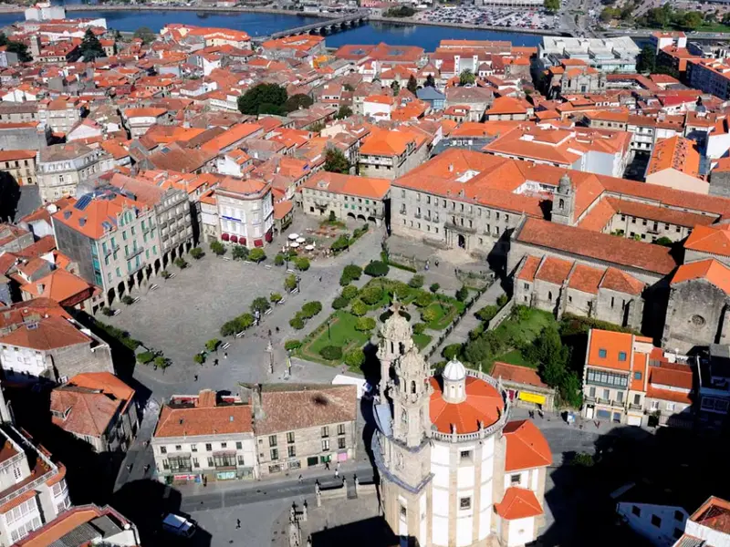 În majoritatea zonelor din Pontevedra nu se poate merge decât pe jos, cu bicicleta sau trotineta. / Foto: politico.eu