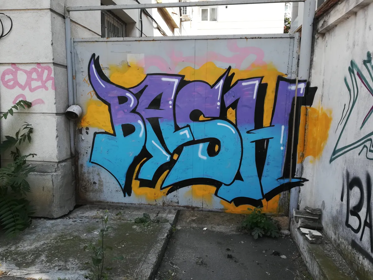 Graffiti desenat de Ionuț, când a fost prins de polițști. Fotografie pusă la dispoziția Newsweek de familia copilului