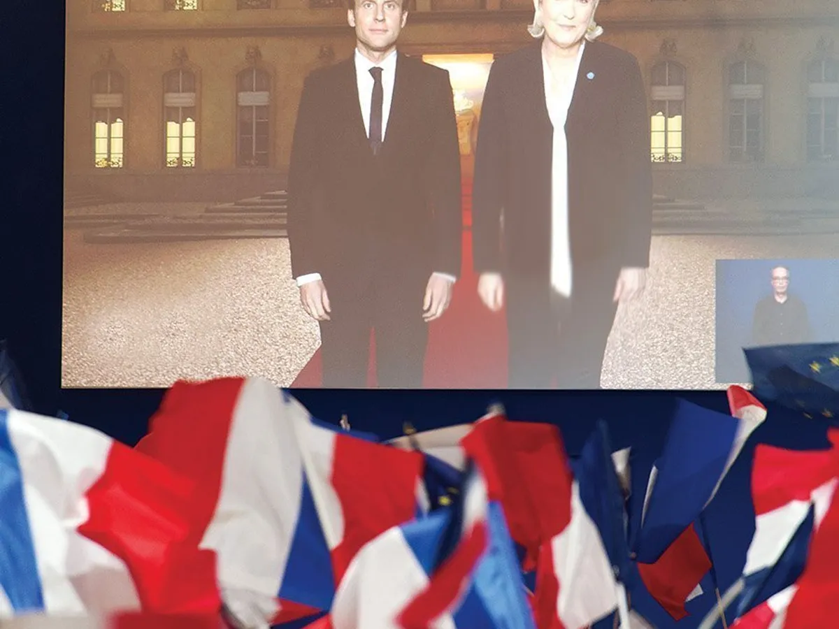Președintele Franței,  Emmanuel Macron, a pierdut la mustață competiția cu extremista de dreapta Marine Le Pen