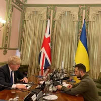 O fotografie de la întâlnirea dintre Boris Johnson și Volodimir Zelenski a fost difuzată pe Twitter de Ambasada Ucrainei la Londra Foto: Twitter
