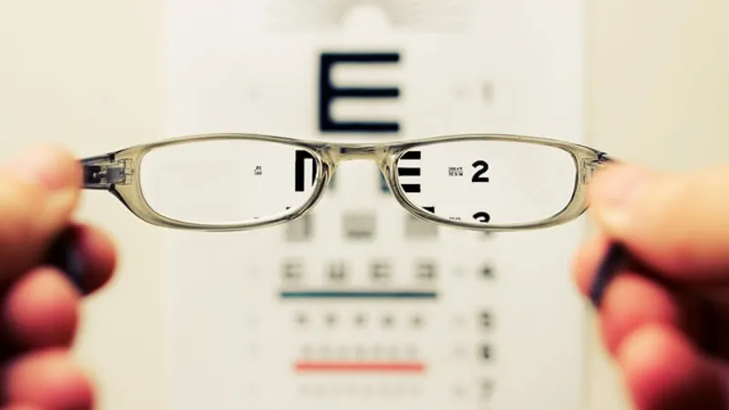 Expunerea la coronavirus scade în rândul persoanelor care poartă ochelari/FOTO: unsplash.com