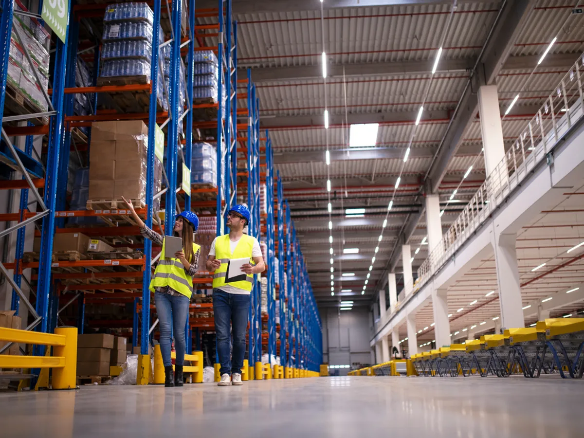 Piața imobiliară comercială, pentru spații industriale și logistice, duduie în România. - Foto: Freepik (Imagine cu rol ilustrativ)