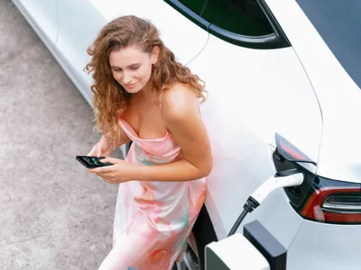 Cele mai eficiente mașini electrice, testate la 130 km/h pe autostradă. Nu multe merg peste 300 km - Foto: Freepik (Imagine cu rol ilustrativ)