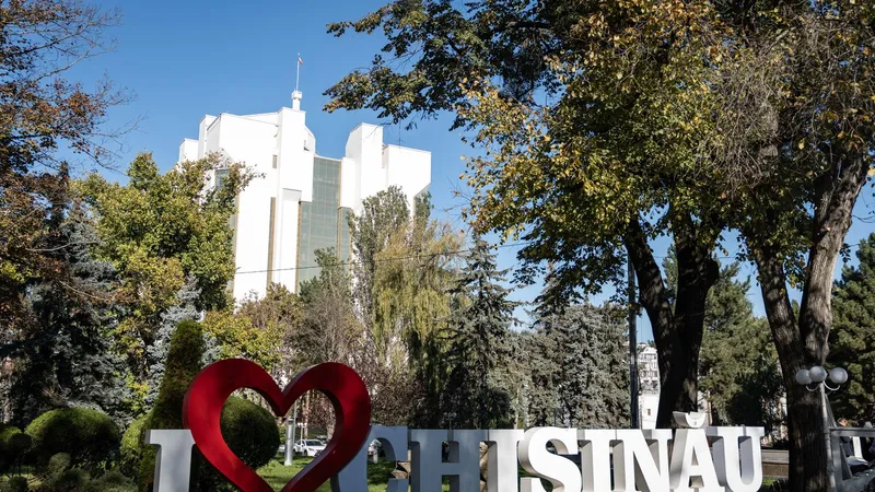 Senatori americani cer Meta şi Google să blocheze propaganda rusă la alegerile din Republica Moldova - Foto: Profimedia Images
