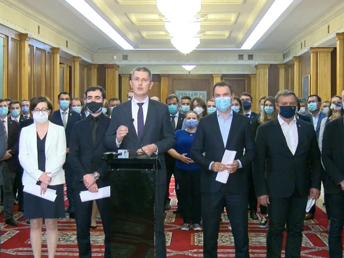 Miniștrii USR PLUS demisionează în bloc din Guvernul Cîțu. / Foto: USR PLUS, Facebook