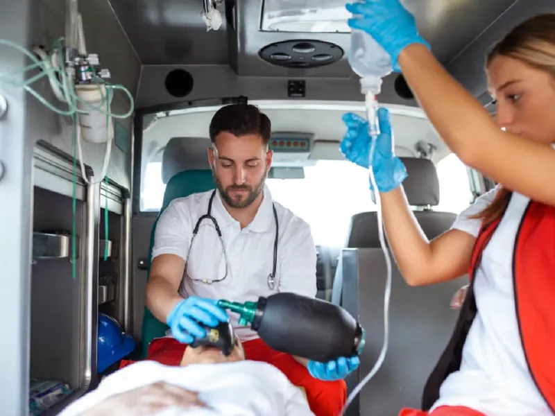 I s-a făcut rău și a chemat ambulanța. Medicul i-a spus să sune „un prieten”. A plătit 300 de lei - Foto: Freepik (rol ilustrativ)