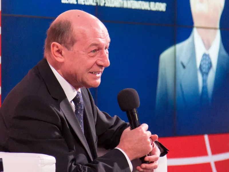 Fostul preşedinte Traian Băsescu vorbeşte, la un forum organizat de preşedintele Poloniei - Foto: Profimedia Images