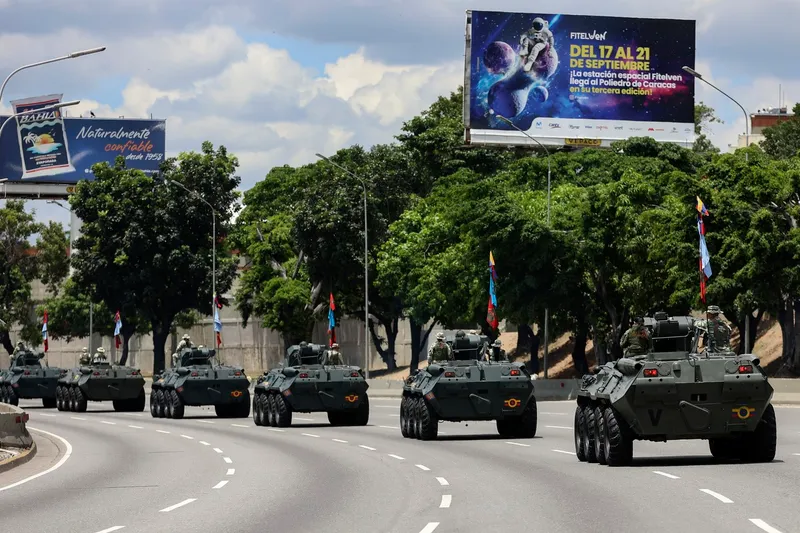 Nicolas Maduro a scos tancurile pe străzile din Caracas, Venezuela - Foto: Profimedia Images