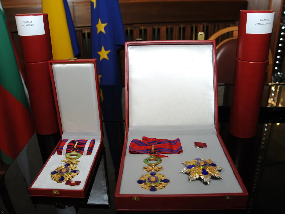 USR vrea retragerea decorațiilor pentru persoanele condamnate definitiv la închisoare