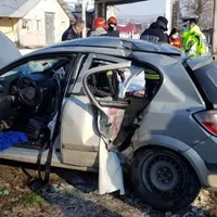 Mașina a fost zdrobită de un TIR/FOTO: ziaruldeiasi.ro