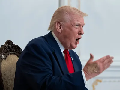 Trump, mesaj furibund pentru Iran: „Deschideți strâmtoarea, nenorociți nebuni, sau veți trăi în Iad. Slăvit să fie Allah”